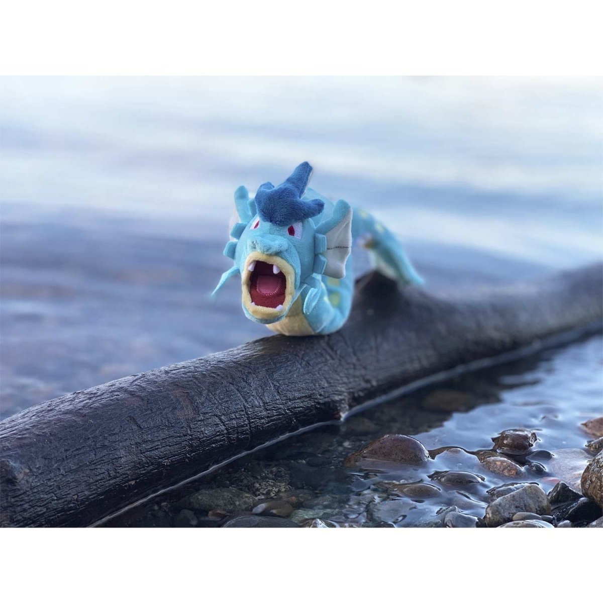 Pokémon Center - Sitting Cutties: Gyarados
