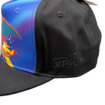 2026 Pokémon XP - Gorra de Charizard con visera plana